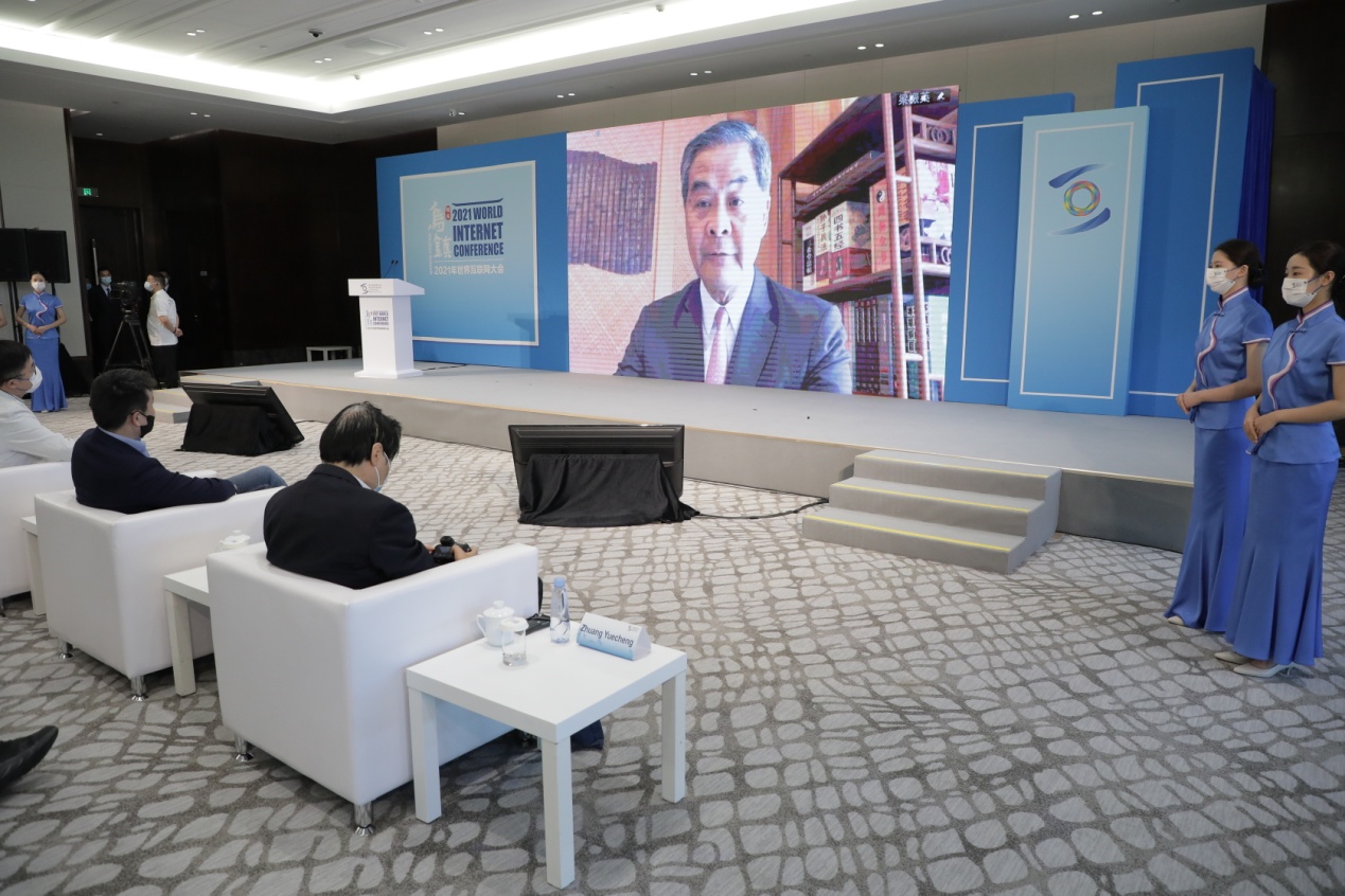 全国政协副主席梁振英连线视频致辞.jpg